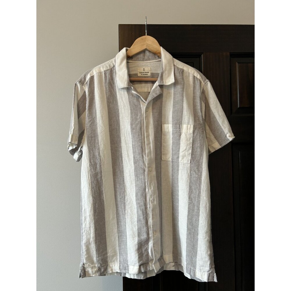 Men's Mutual Weave Grey and White Striped Button Down Size M